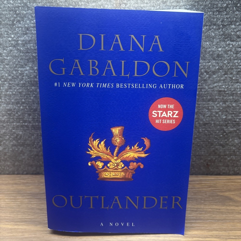 Outlander - Paperback By Gabaldon, Diana - VERY GOOD Fiction Novel Scotland